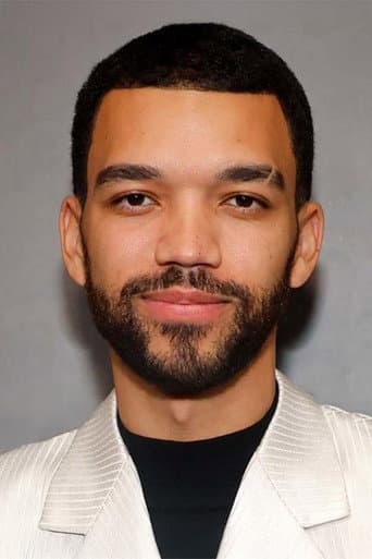 Justice Smith fotoğrafı