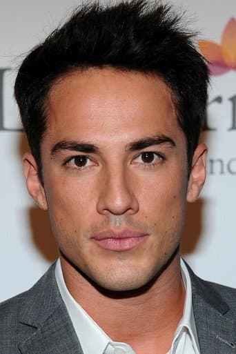 Michael Trevino fotoğrafı