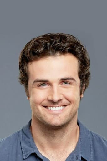 Beau Mirchoff fotoğrafı