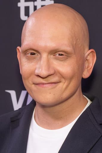Anthony Carrigan fotoğrafı