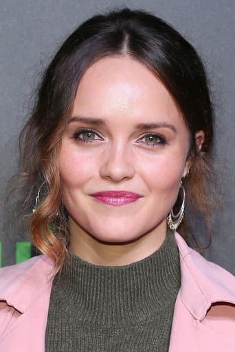 Rebecca Breeds fotoğrafı