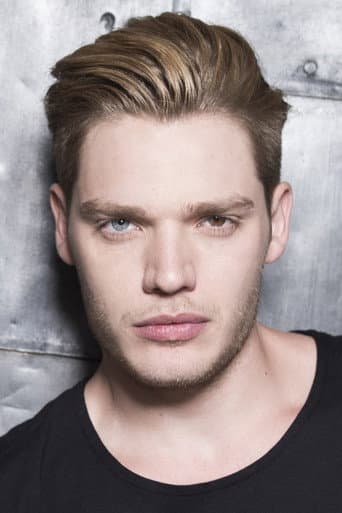 Dominic Sherwood fotoğrafı