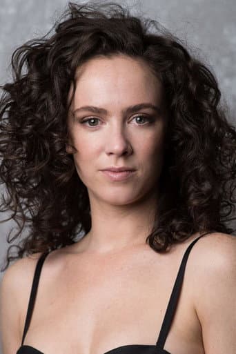 Amy Manson fotoğrafı