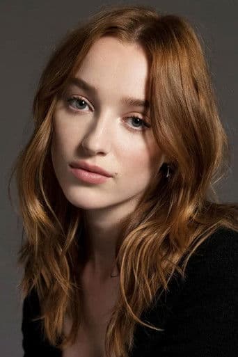 Phoebe Dynevor fotoğrafı