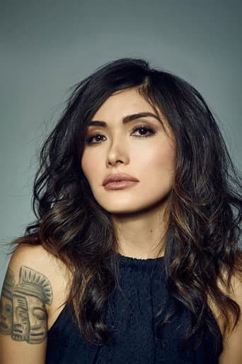 Daniella Pineda fotoğrafı