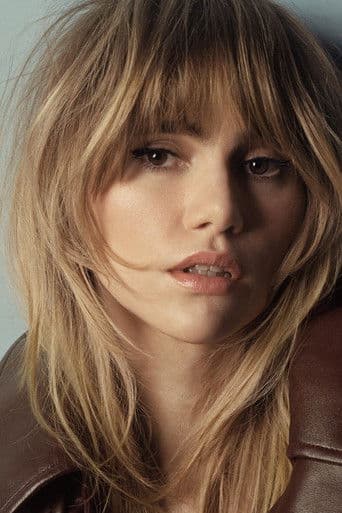 Suki Waterhouse fotoğrafı