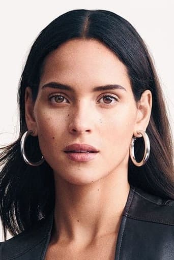 Adria Arjona fotoğrafı