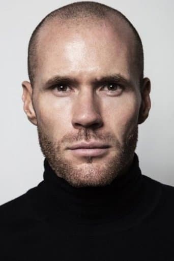 Oliver Trevena fotoğrafı