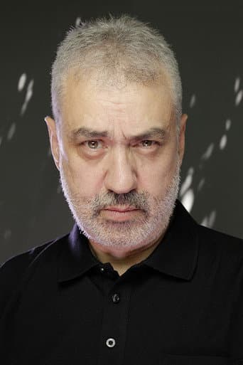 Caner Alkaya fotoğrafı