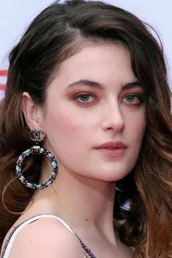 Millie Brady fotoğrafı