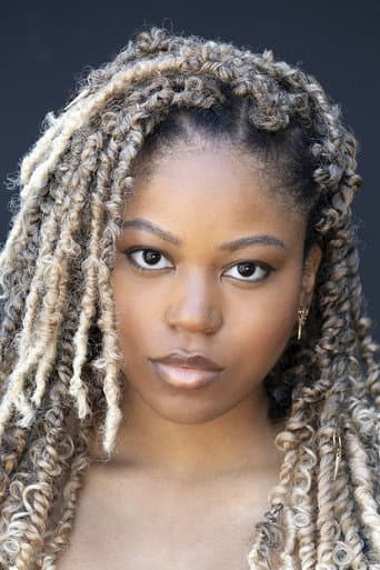 Riele Downs fotoğrafı