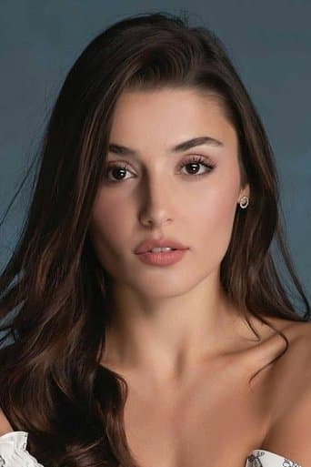 Hande Erçel fotoğrafı