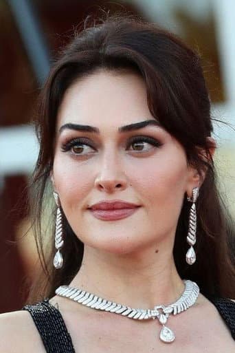 Esra Bilgiç fotoğrafı