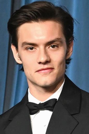 Louis Partridge fotoğrafı