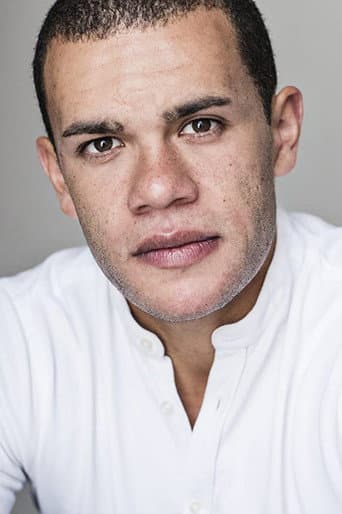 Julian Moore-Cook fotoğrafı