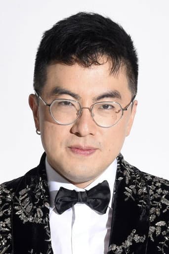 Bowen Yang fotoğrafı