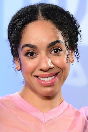 Pearl Mackie fotoğrafı