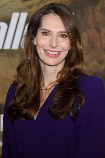 Geneva Robertson-Dworet fotoğrafı