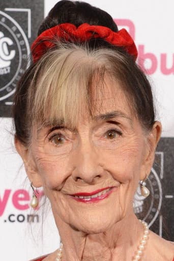 June Brown fotoğrafı