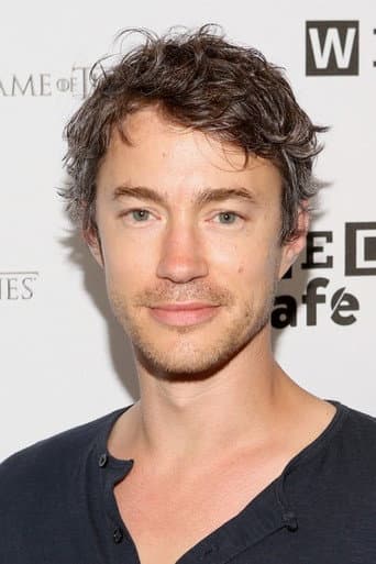 Tom Wisdom fotoğrafı
