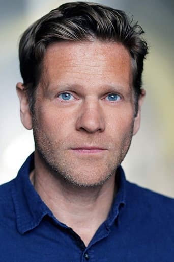 Adam Astill fotoğrafı