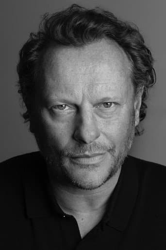 Neil Stuke fotoğrafı