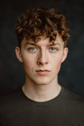 Harry Kirton fotoğrafı