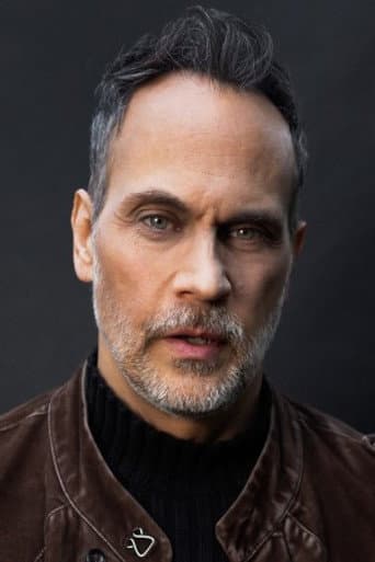 Todd Stashwick fotoğrafı