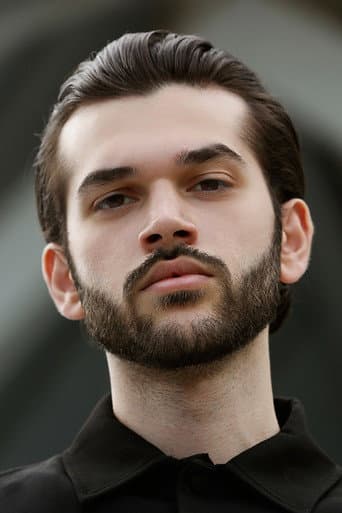 Yiğit Ege Yazar fotoğrafı