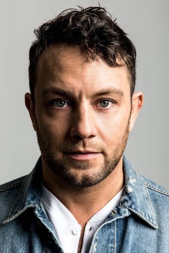 Jonathan Sadowski fotoğrafı