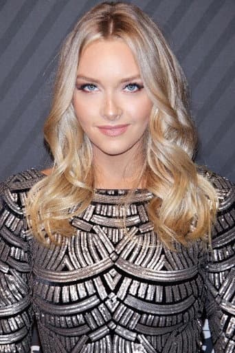 Camille Kostek fotoğrafı