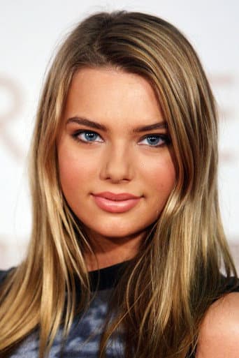 Indiana Evans fotoğrafı