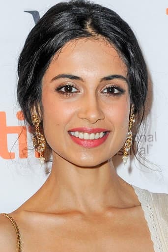 Sarah-Jane Dias fotoğrafı