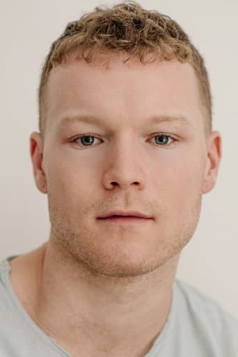 Angus O'Brien fotoğrafı