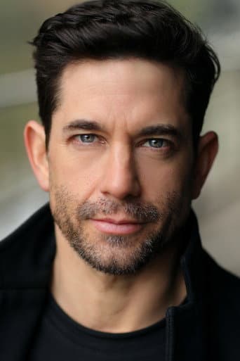 Adam Garcia fotoğrafı