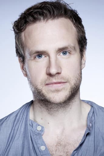 Rafe Spall fotoğrafı