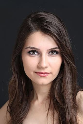 Esra İşgüzar fotoğrafı