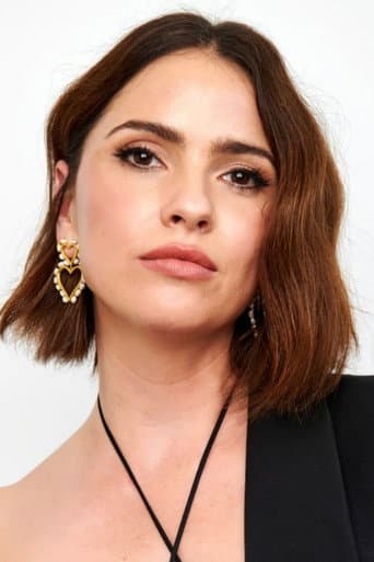 Shelley Hennig fotoğrafı