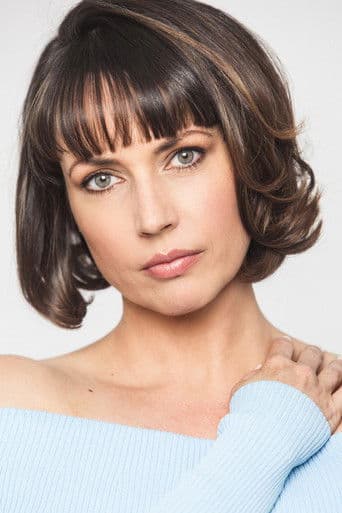 Julie Ann Emery fotoğrafı
