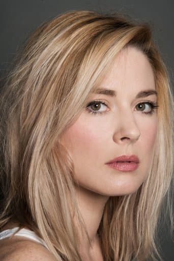 Alexandra Breckenridge fotoğrafı