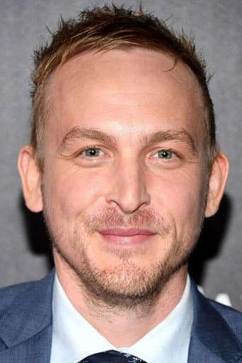 Robin Lord Taylor fotoğrafı
