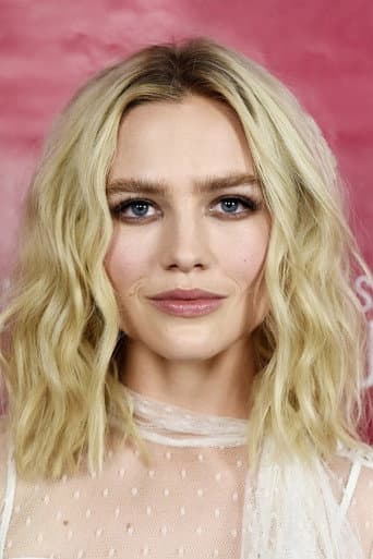 Maddie Hasson fotoğrafı