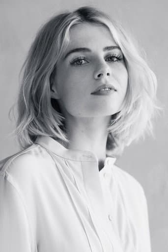 Lucy Boynton fotoğrafı