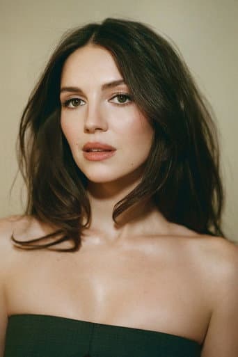 Ella Hunt fotoğrafı