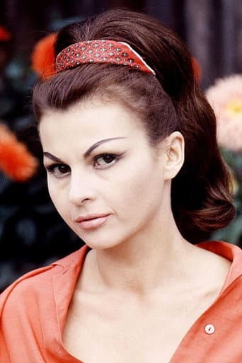 Nadja Regin fotoğrafı