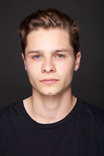 Toby Wallace fotoğrafı