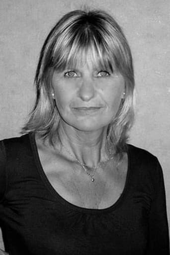 Mirella Pascual fotoğrafı