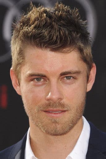 Luke Mitchell fotoğrafı