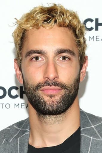 Noah Mills fotoğrafı