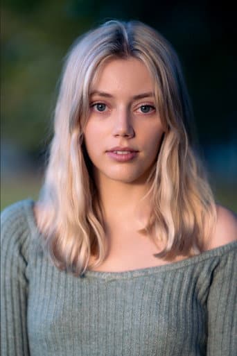Grace Van Dien fotoğrafı